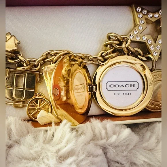 Authentic Vintage Coach Gold Charm Bracelet / Star, Pic Charm, & Carriage! - Picture 6 of 8
